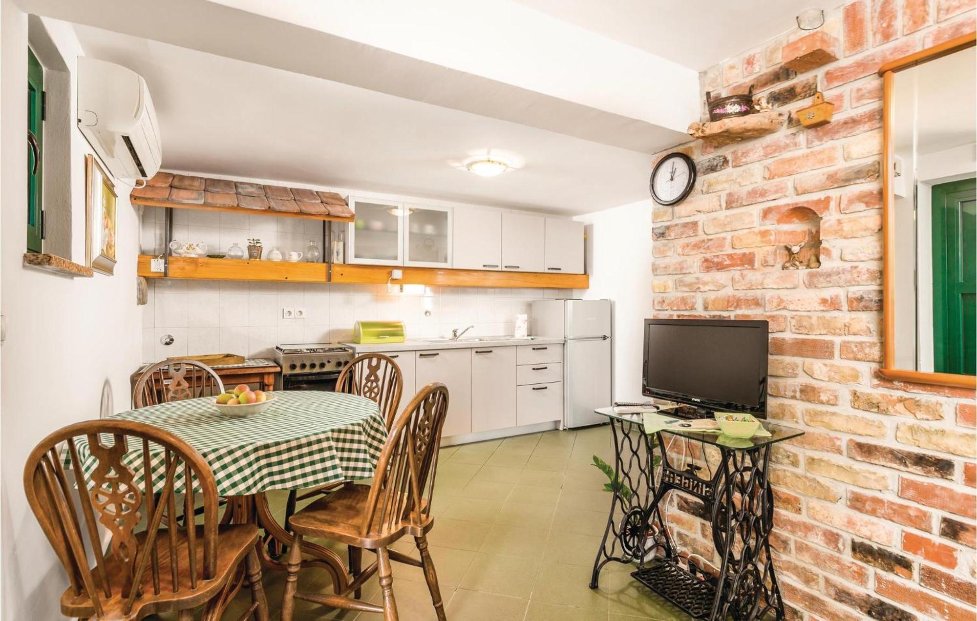 1 Bedroom Gorgeous Apartment In Lovran Luaran gambar